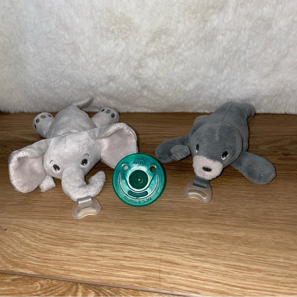 Avent Soothie Plush Elephant & Seal Pacifier Holders - Picture 1 of 3